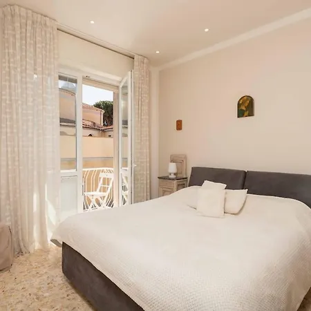 Sea View And 400 Meters From The Apartment Viareggio