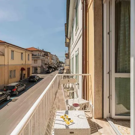 Apartment Sea View And 400 Meters From The Viareggio